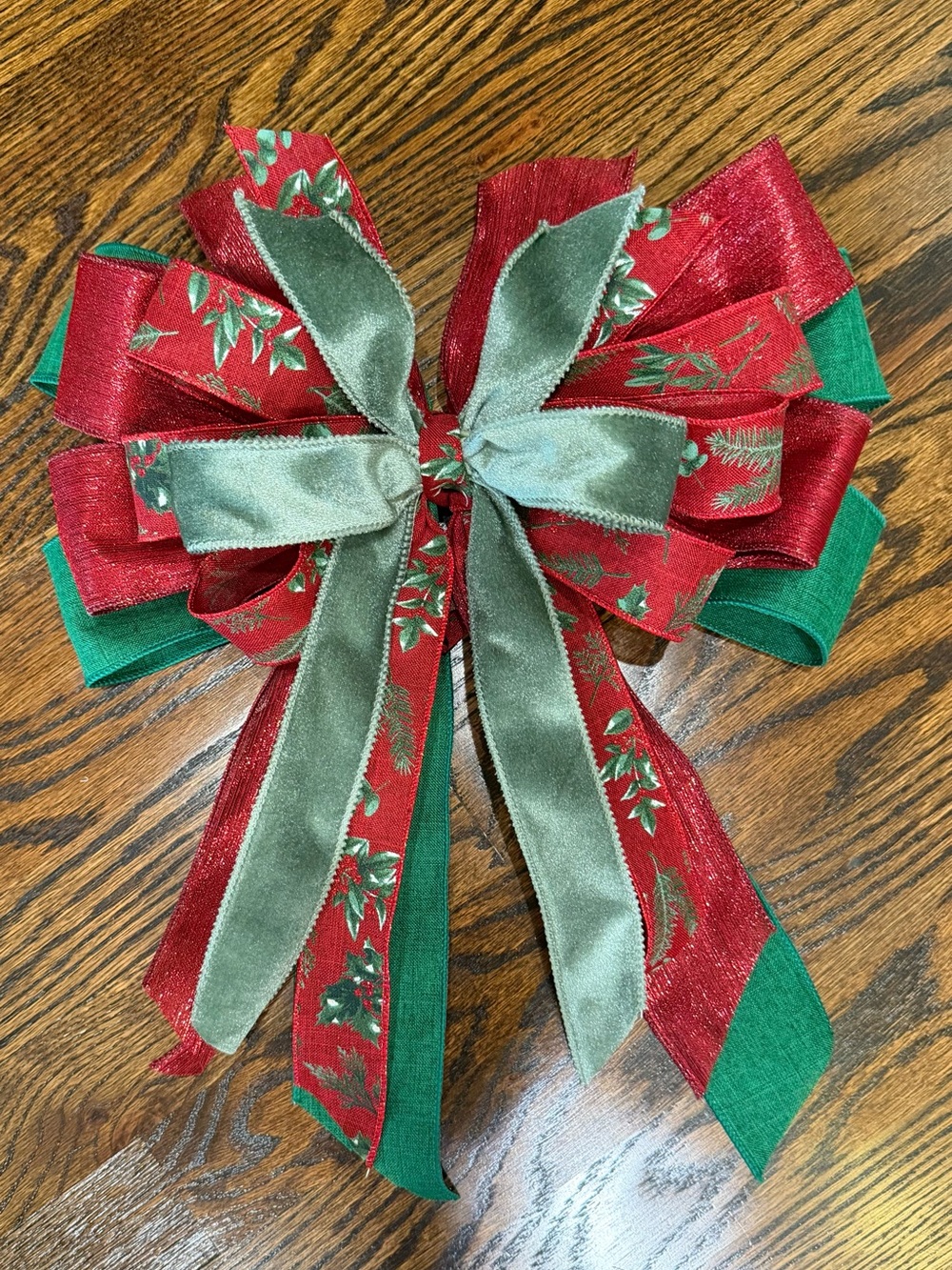 Festive Red & Green Holiday Bow Wreath Accent